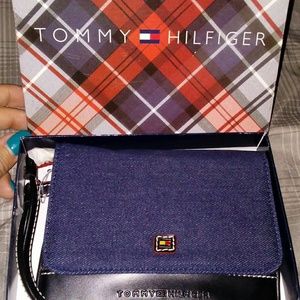 Tommy Hilfiger small wristlet wallet